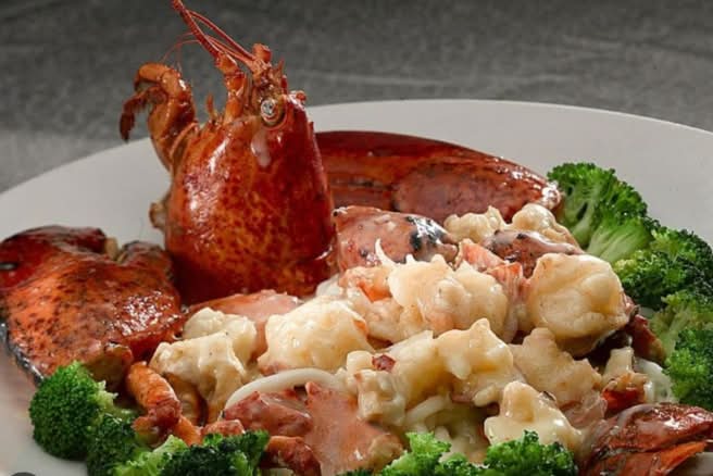 Stir Fried Lobster w. Superior Broth / 上湯龍蝦